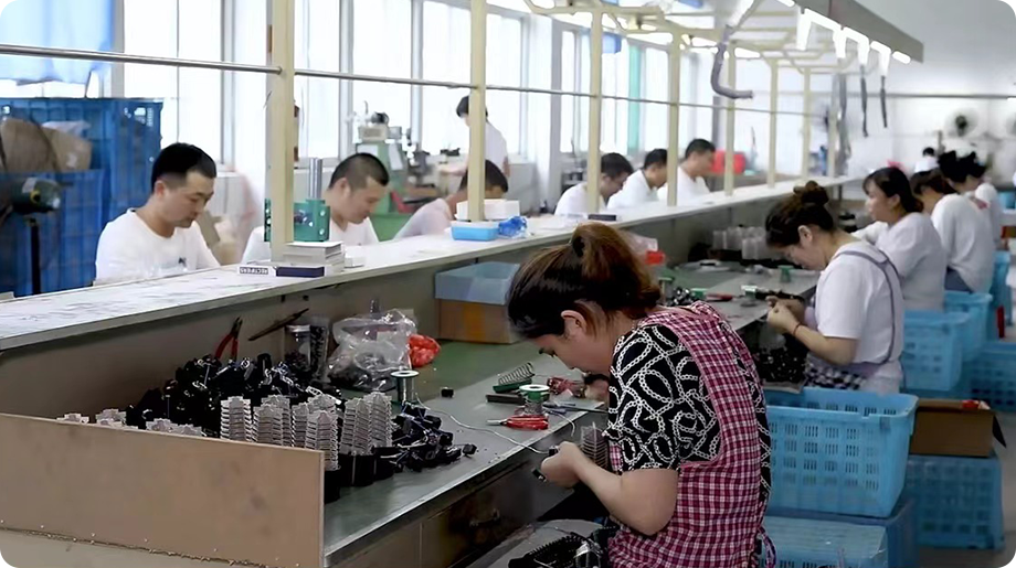 خط إنتاج مجفف الشعر المملوك لشركة HUIPU في منشأة التصنيع الخاصة بها في Wenzhou الصين