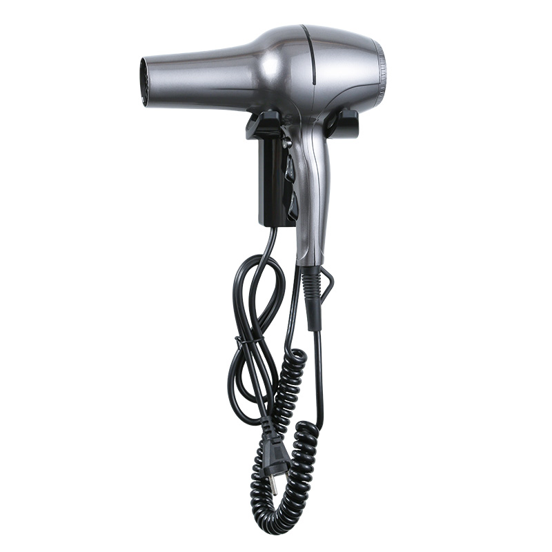 Secador de cabelo montado na parede instalado na parede de um banheiro antes da remo&ccedil;&atilde;o e inspe&ccedil;&atilde;o de manuten&ccedil;&atilde;o